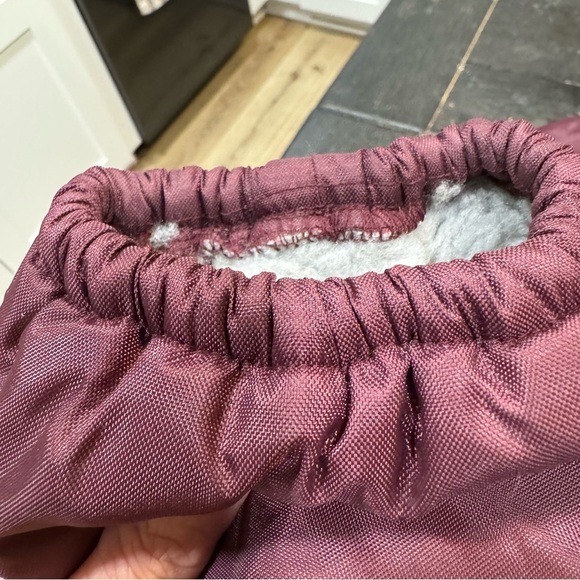 Oversized puffy parka, maroon, gray fleece lining, zipper front, hoodie, L. - Picture 10 of 11